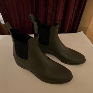 Rain ankle high Booties Storm by Cougar size 11 army green one inch heel rubber